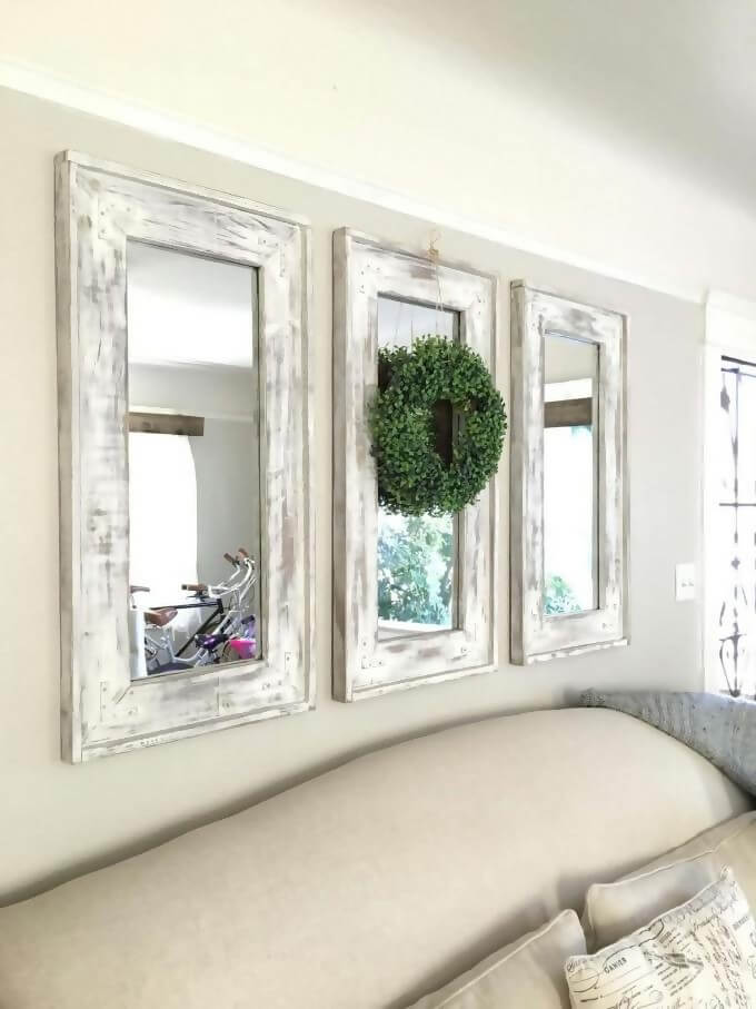 Wall mirror with natural garland decoration